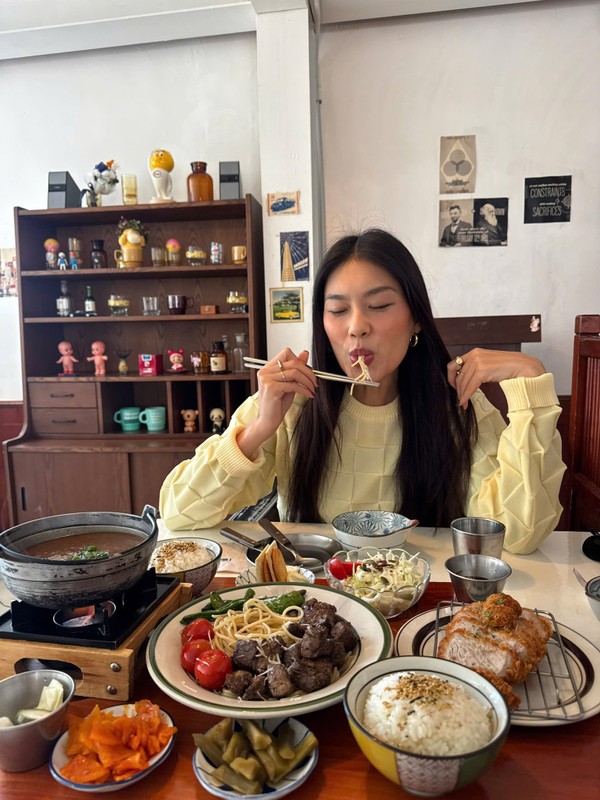 Hot face sao Viet: Son Tung check in o Bao tang Quang Ninh-Hinh-2