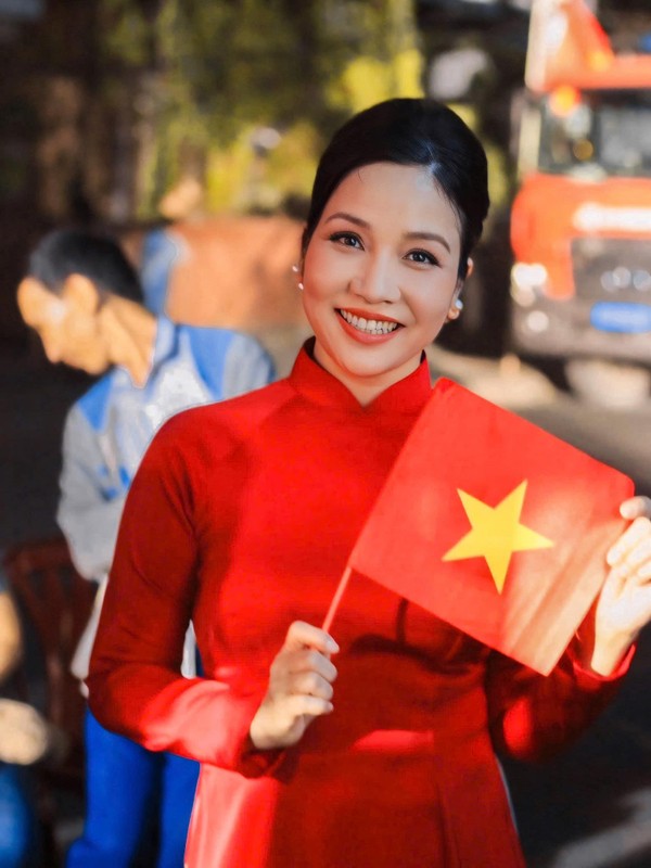 Hot face sao Viet: Diem My 9x chup anh truoc Dinh Doc Lap-Hinh-2