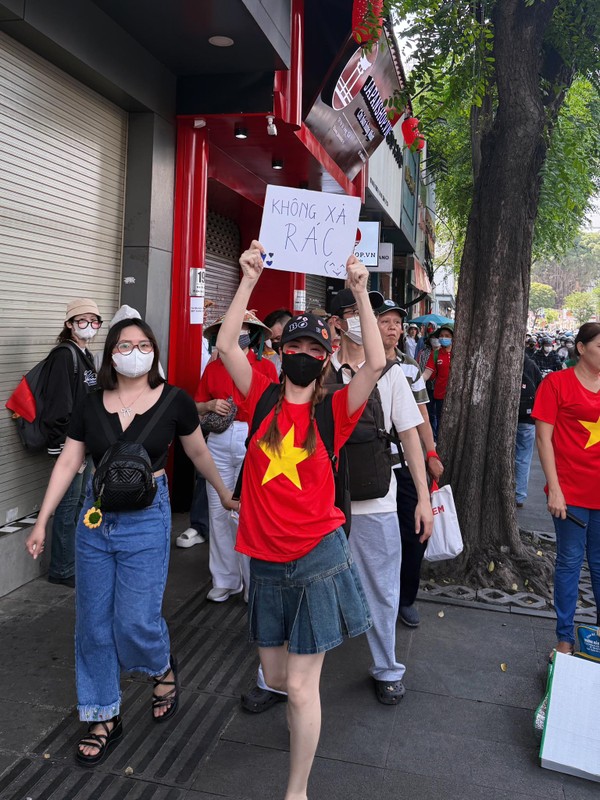 Hot face sao Viet: Diem My 9x chup anh truoc Dinh Doc Lap-Hinh-5