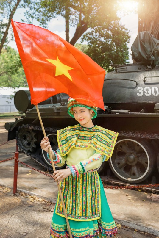 Hot face sao Viet: Diem My 9x chup anh truoc Dinh Doc Lap-Hinh-7