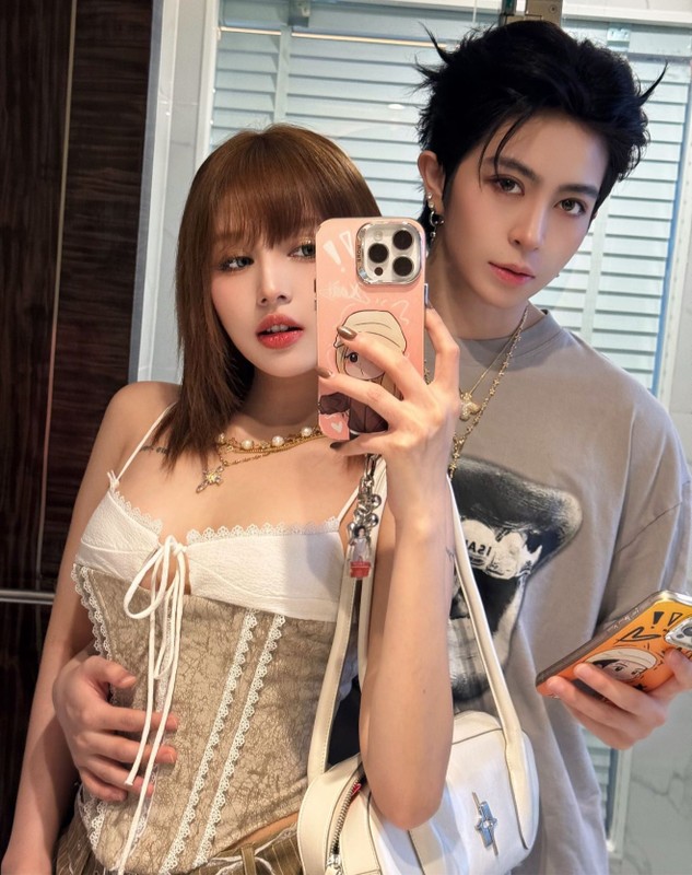 Hot face sao Viet: Diem My 9x chup anh truoc Dinh Doc Lap-Hinh-9