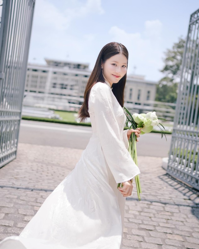 Hot face sao Viet: Diem My 9x chup anh truoc Dinh Doc Lap