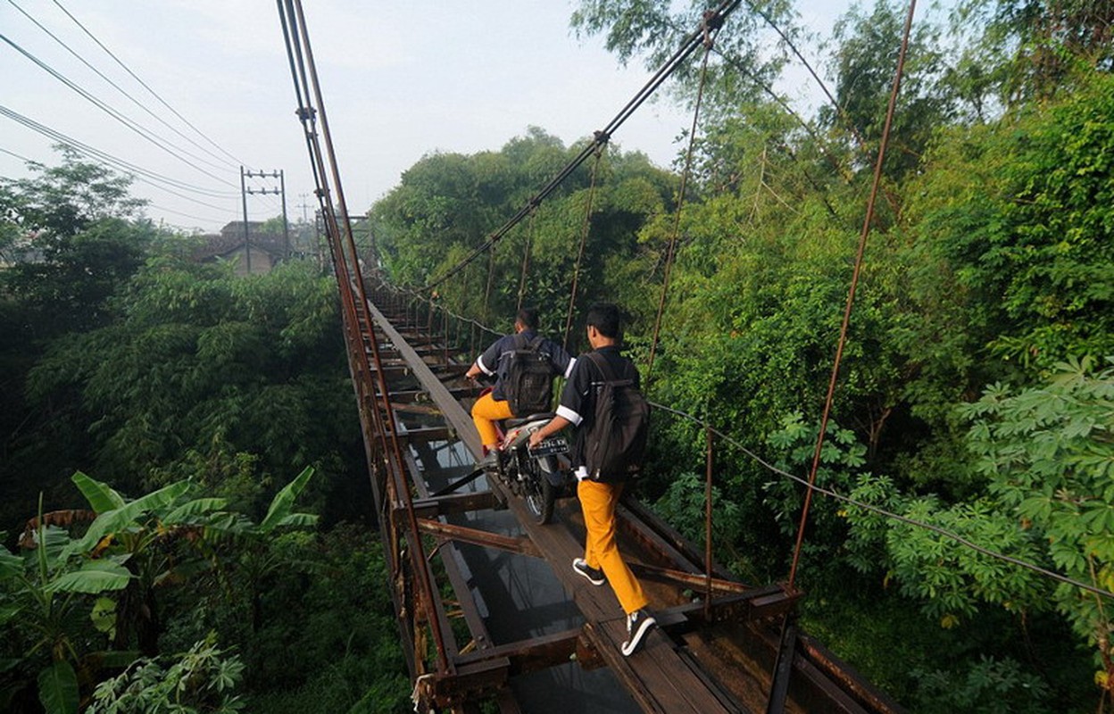 Con duong den truong day nguy hiem cua hoc sinh Indonesia-Hinh-4