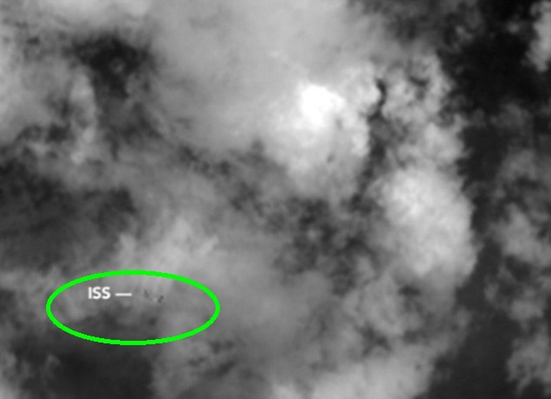 Chum anh tram Landsat 8 bat gap ISS bay gan Trai dat-Hinh-4
