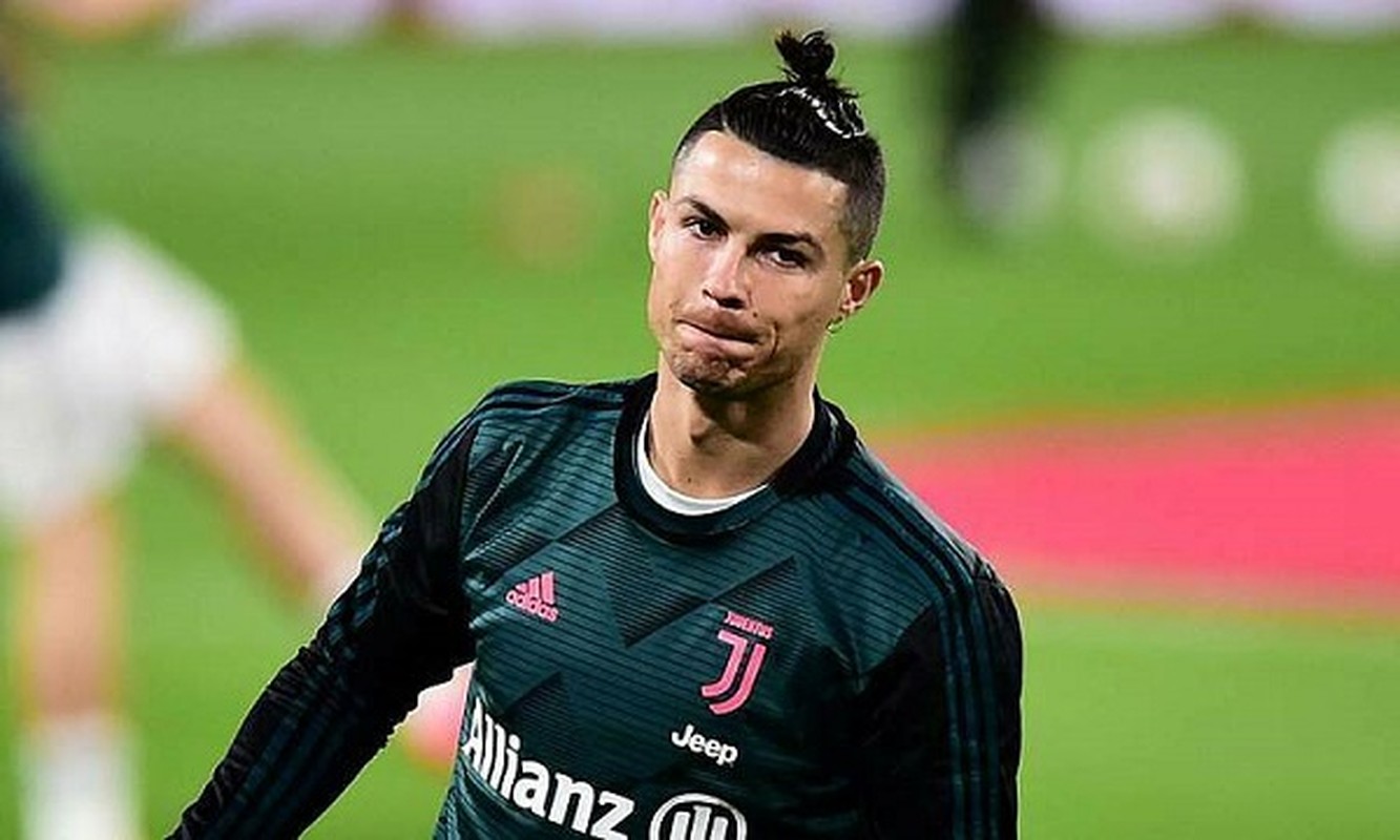 Cristiano Ronaldo cach ly vi Covid-19, muon MXH gui “tam thu” den fan-Hinh-2