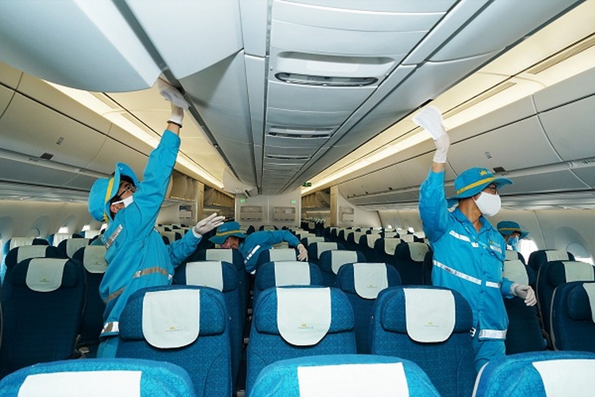 Hang loat tau bay chang noi dia duoc Vietnam Airlines khu trung, chong Covid-19 the nao?