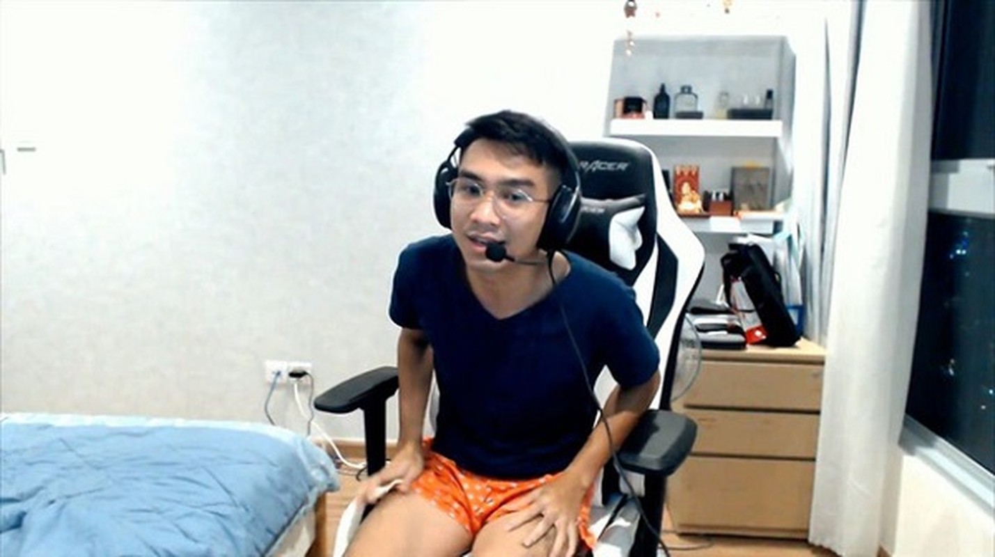 Khi nam streamer Viet len do, dien trai lich lam chang kem ai