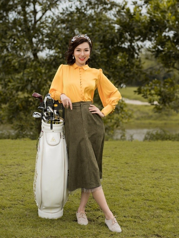 A hoang Golf Queen Hai Anh khoe body 