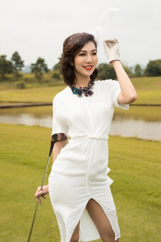 A hoang Golf Queen Hai Anh khoe body 