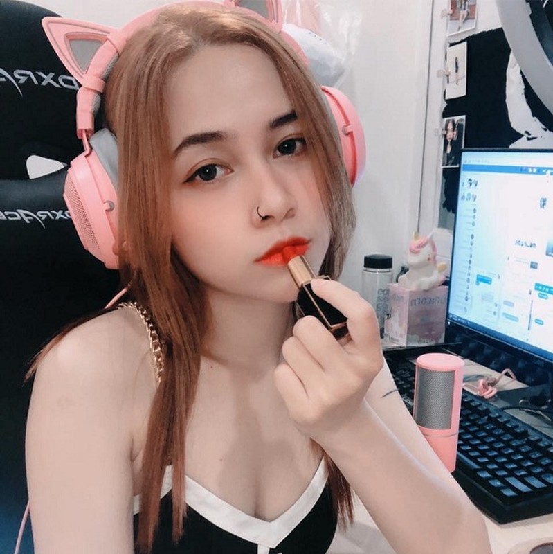 Nu streamer dang cuc hot khien gamer 