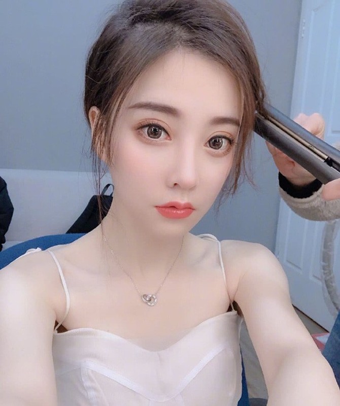 Chan dung nu streamer xinh dep moi nam bo tui ca tram ty