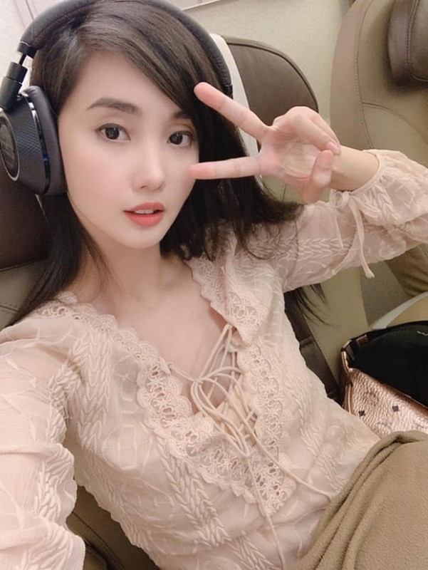 Qua khu bat ngo cua nu streamer “sieu xinh” vua gay sot khi choi LMHT-Hinh-3