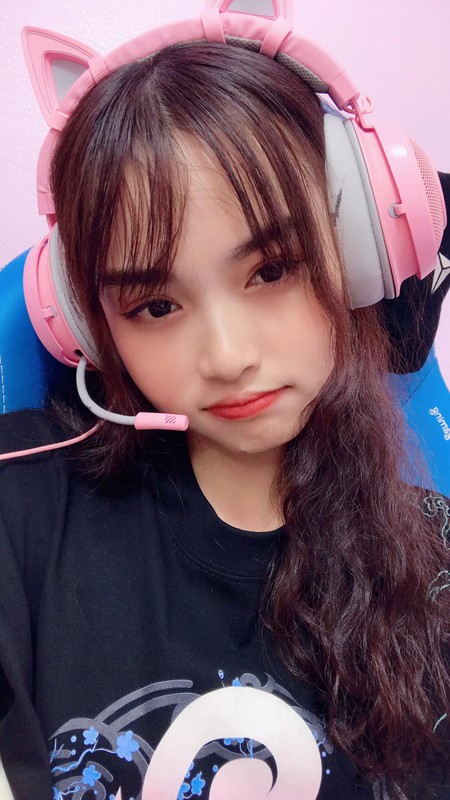 Nu streamer 9X gay an tuong voi phong cach la, giong hat troi phu-Hinh-12