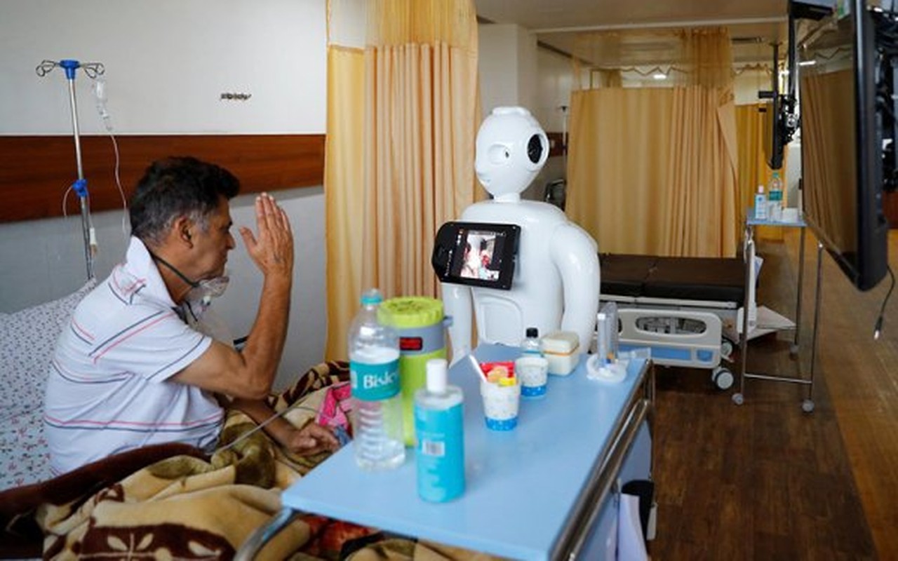 Robot giup benh nhan COVID-19 tro chuyen voi nguoi than-Hinh-7