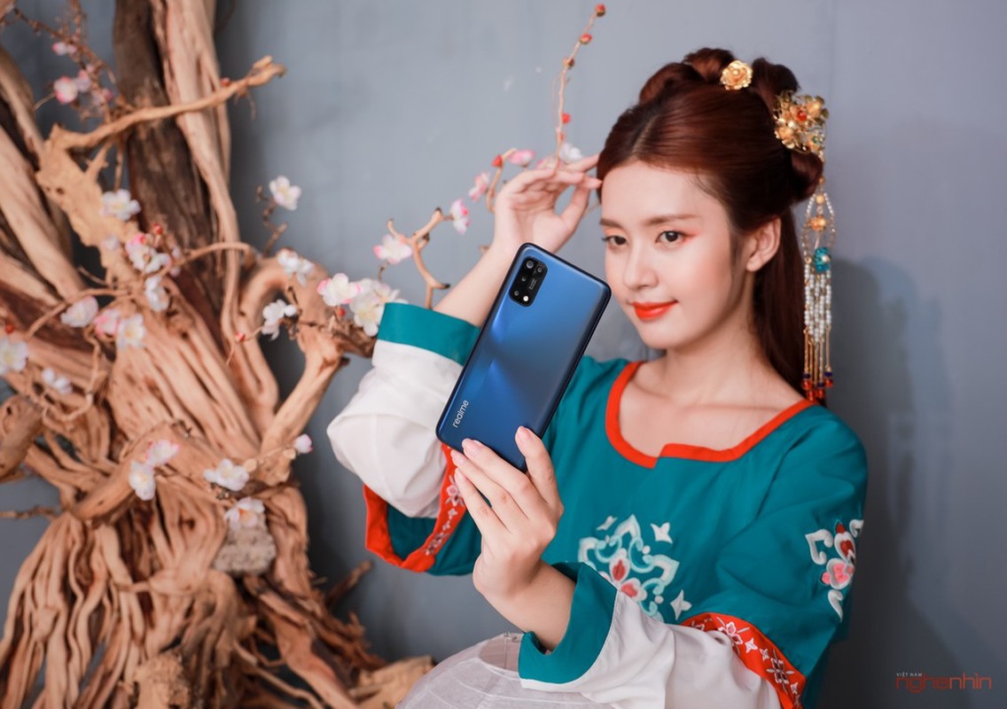 Choang voi kha nang chup hinh cua Realme 7 Pro trong studio