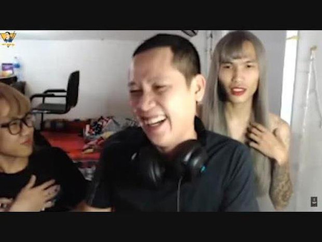 Nhung man “gia gai” cuc ao dieu cua cac nam streamer dinh dam