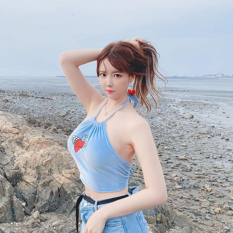 Ngam dan nu streamer xu Han co nhan sac lan body cuc dinh-Hinh-5