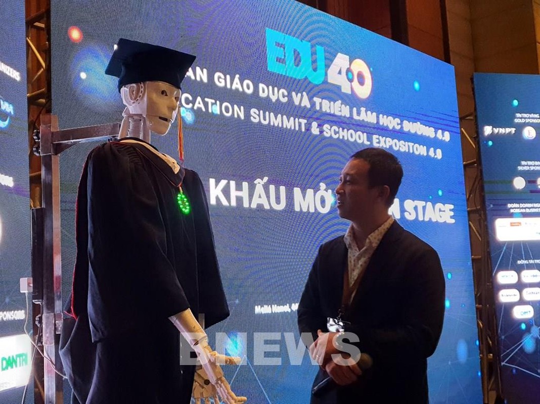 Robot AI “Make in Viet Nam”: Biet tuc gian, co trang bi vu khi tu ve
