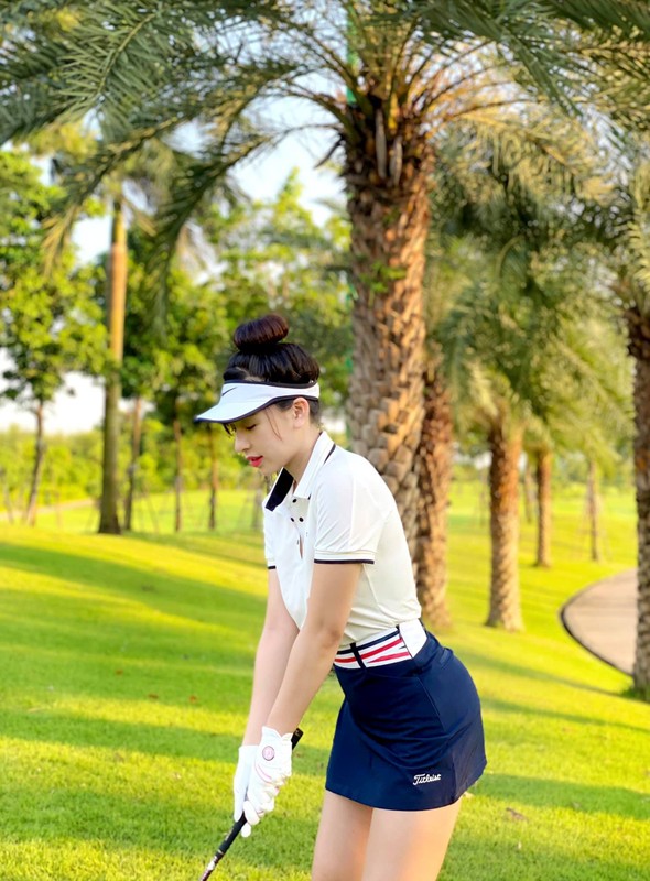Chan dung hot girl lang golf khien ai cung “dan mat” vi body nuot na-Hinh-2