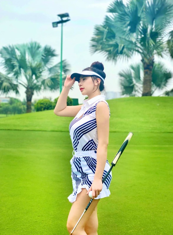 Chan dung hot girl lang golf khien ai cung “dan mat” vi body nuot na