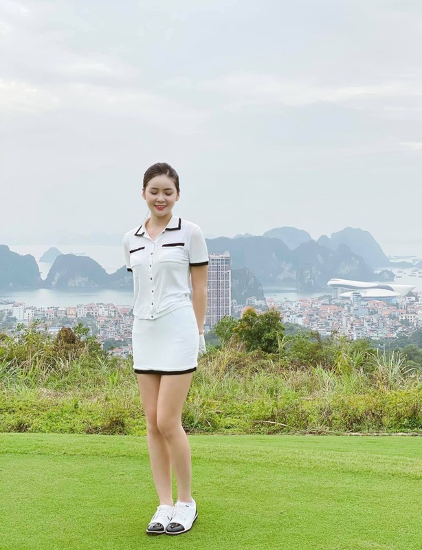 Hot girl Da Nang noi tieng voi danh xung “my nhan dep nhat san golf”-Hinh-2