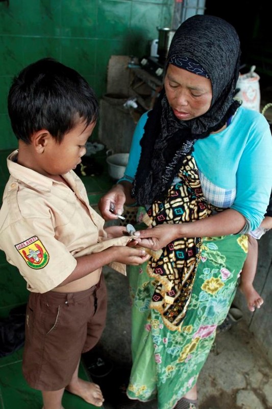 Cạu bé nghien thuoc la tu 3 tuoi khién cha mẹ tuyẹt vọng-Hinh-5