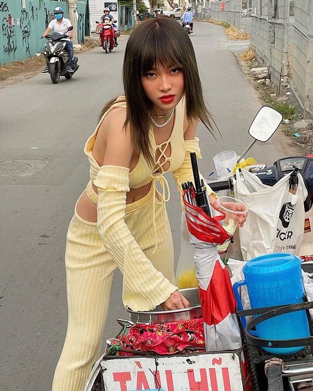 Mac ao kin “khong loi thoat”, hotgirl 10X phanh cuc nguc sexy dien dao-Hinh-4
