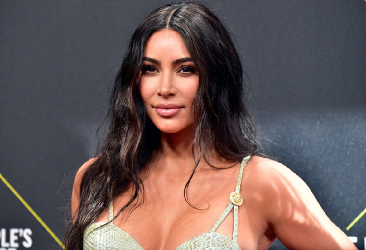 Kim Kardashian hoi han, hoa hau Julia Ho lai “dam me” duong da bang mau-Hinh-9