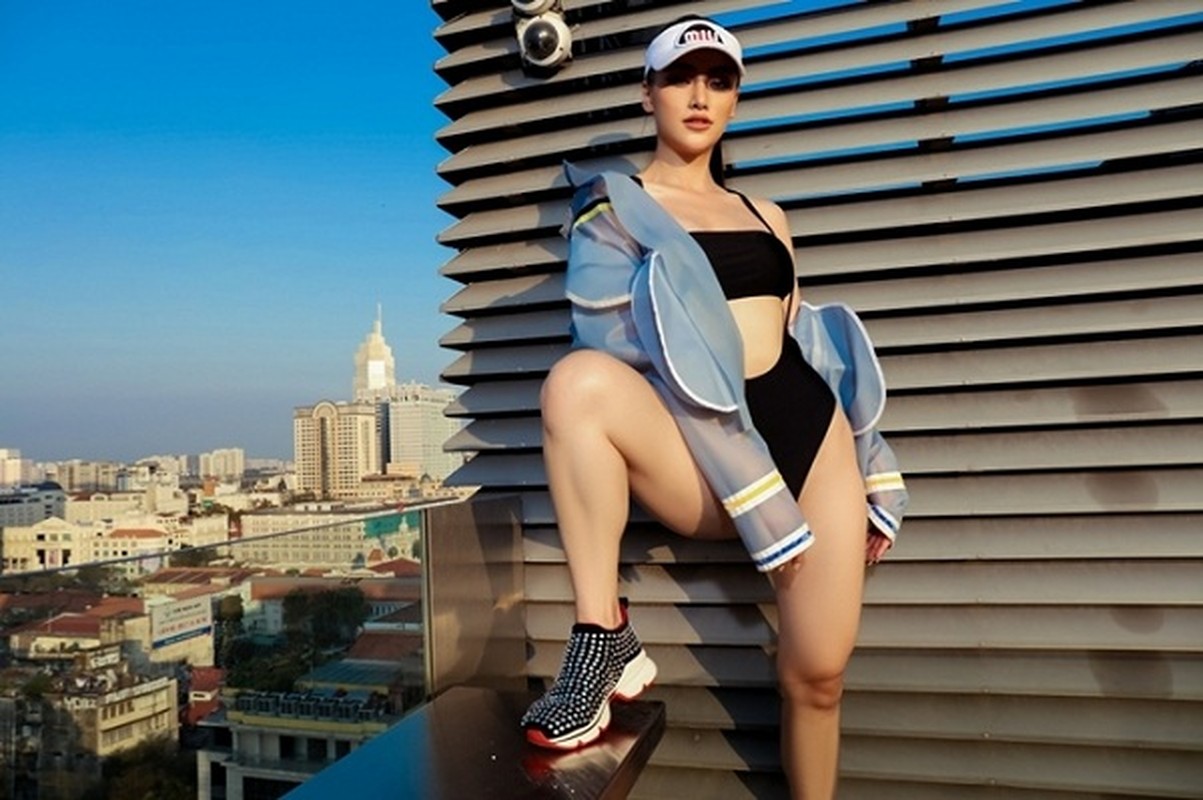 Theo phong cach “mac bikini di sneaker”, gai xinh khoe ve sexy ngut ngan-Hinh-4