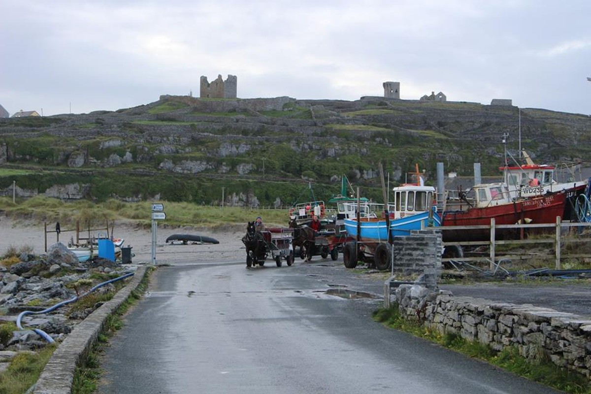 Kham pha dao Inisheer hon dao hap dan nhat Ireland-Hinh-2