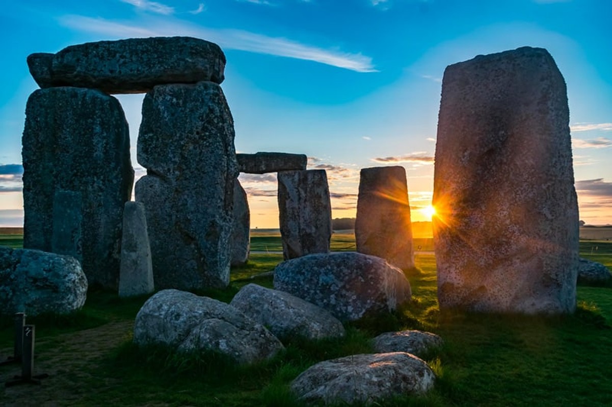 Khao sat Stonehenge, phat hien hang ngan 