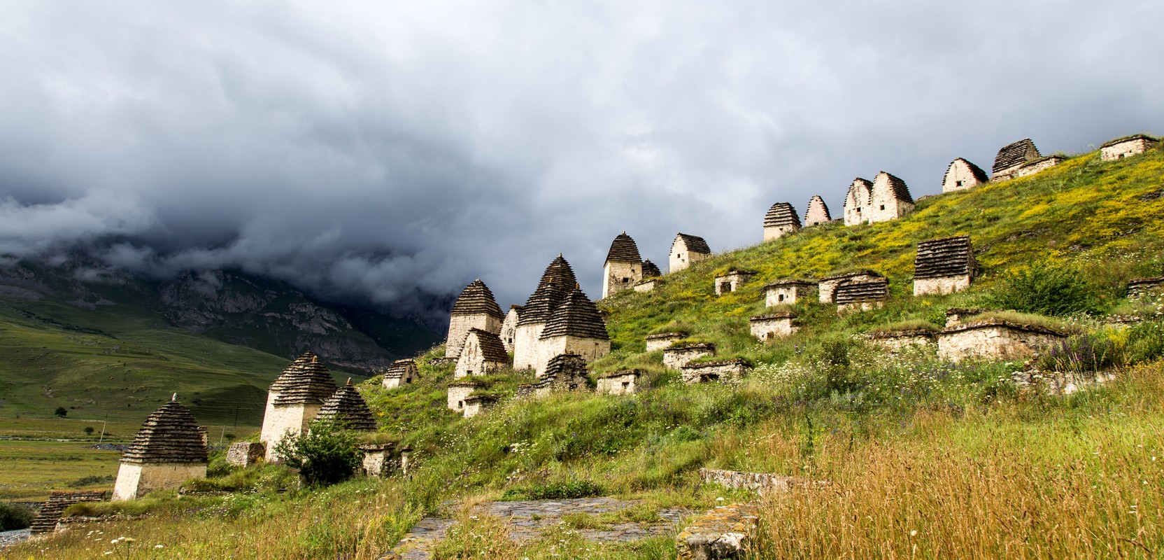 Bi mat an giau trong ngoi lang “Thanh pho cua nguoi chet