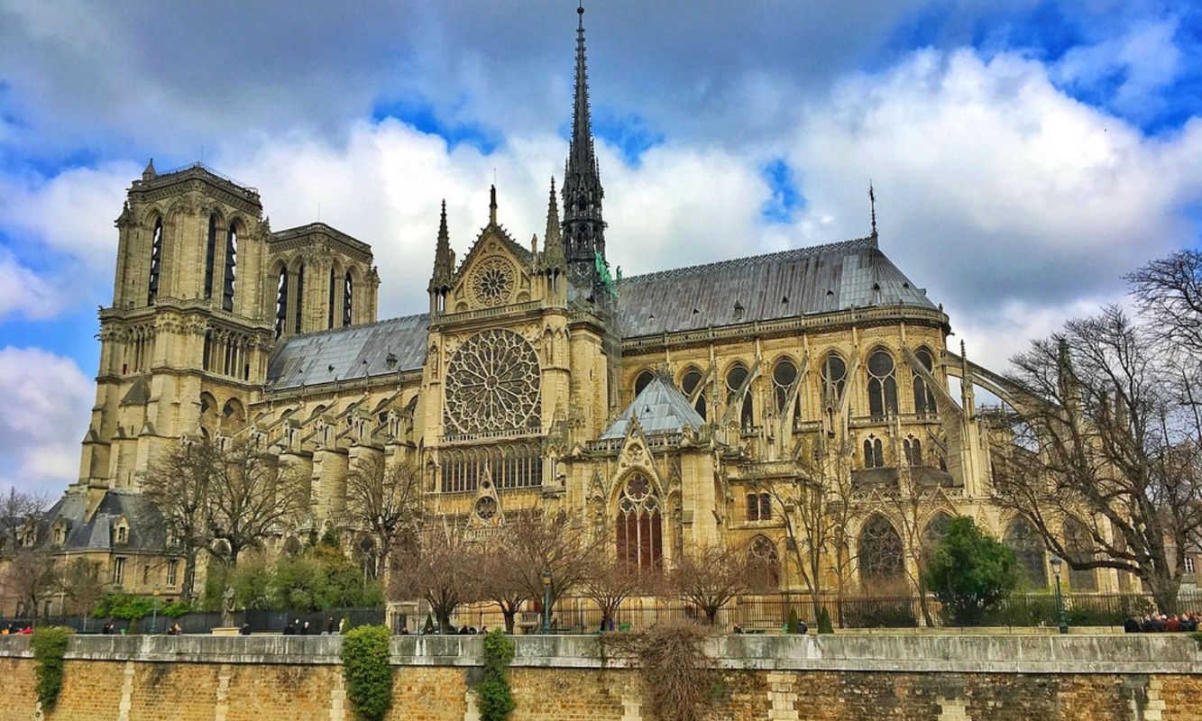 Chuyen ky bi ve nhung bong ma trong nha tho Duc Ba Paris-Hinh-7