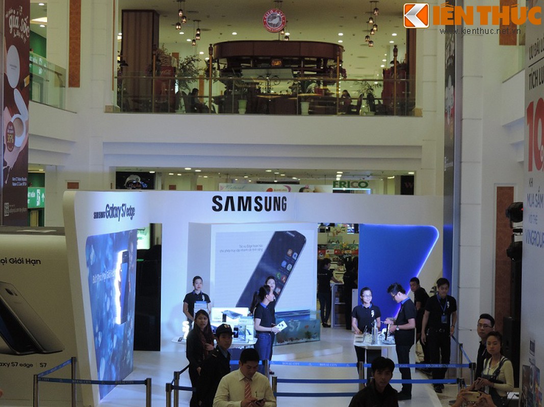 Hinh anh dau tien ve Samsung Galaxy S7 ban o Ha Noi-Hinh-5