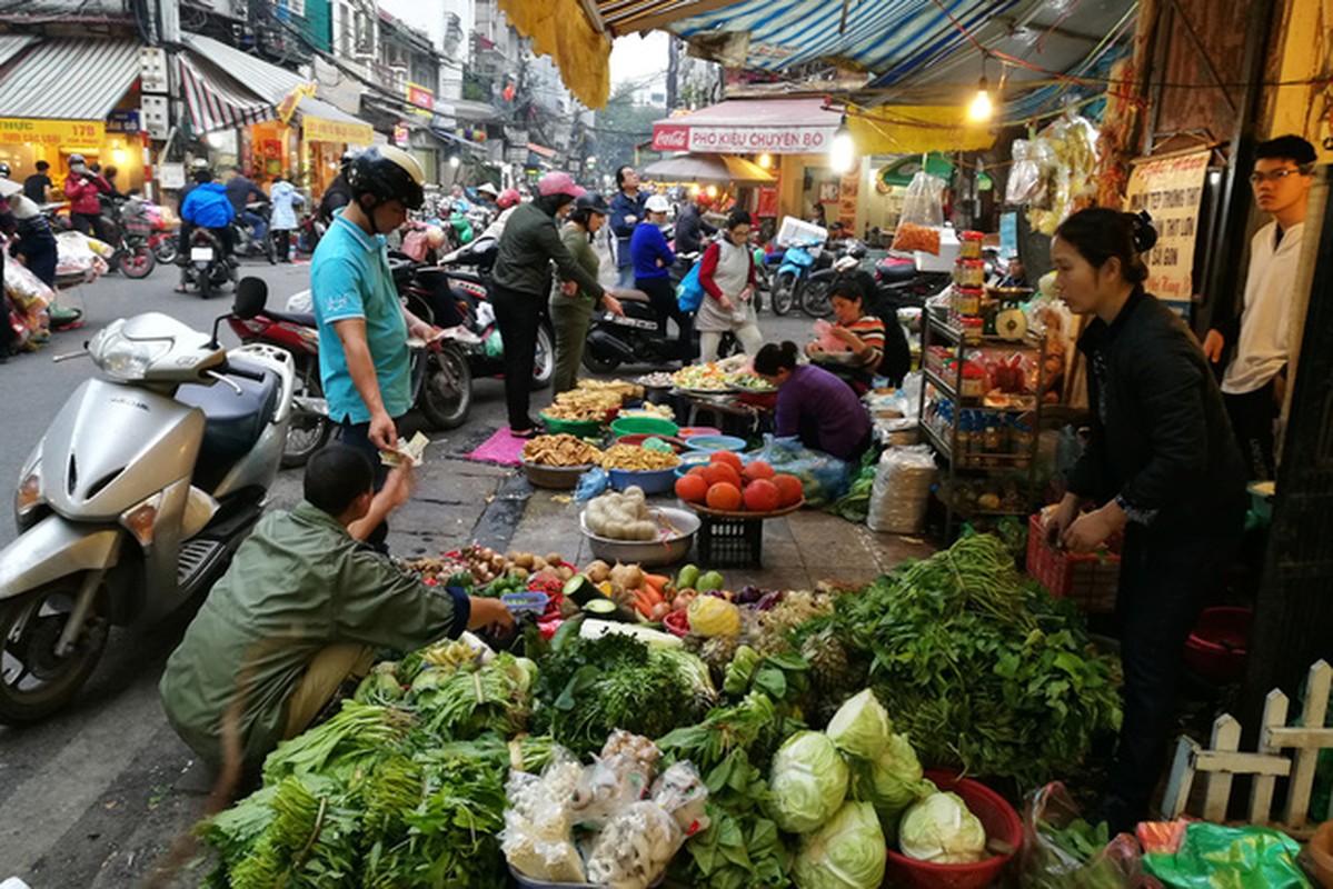 Bao chong sieu bao, nguoi dan Ha Noi lo tich tru thuc pham-Hinh-10