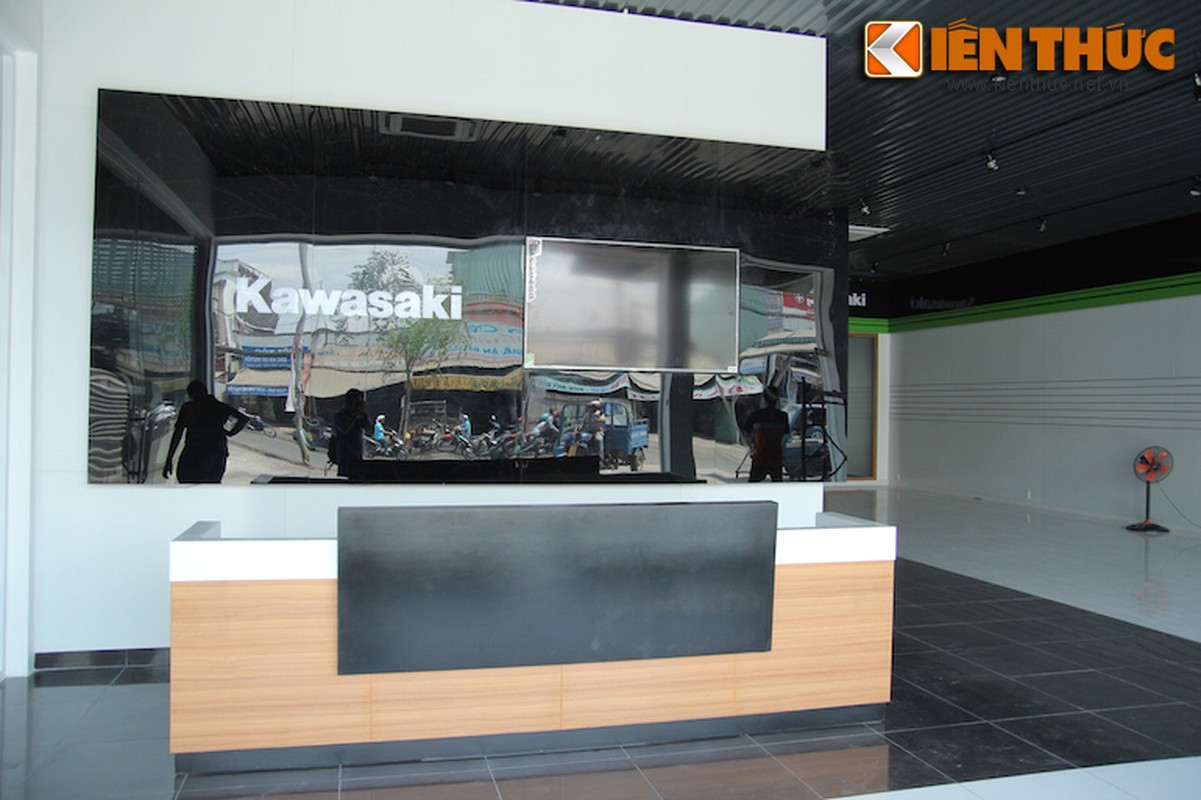 Dot nhap showroom Kawasaki chinh hang dau tien tai Viet Nam-Hinh-3