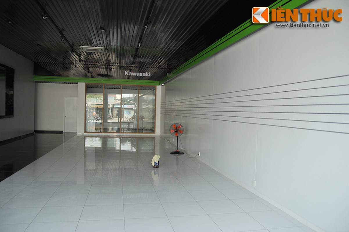 Dot nhap showroom Kawasaki chinh hang dau tien tai Viet Nam-Hinh-4