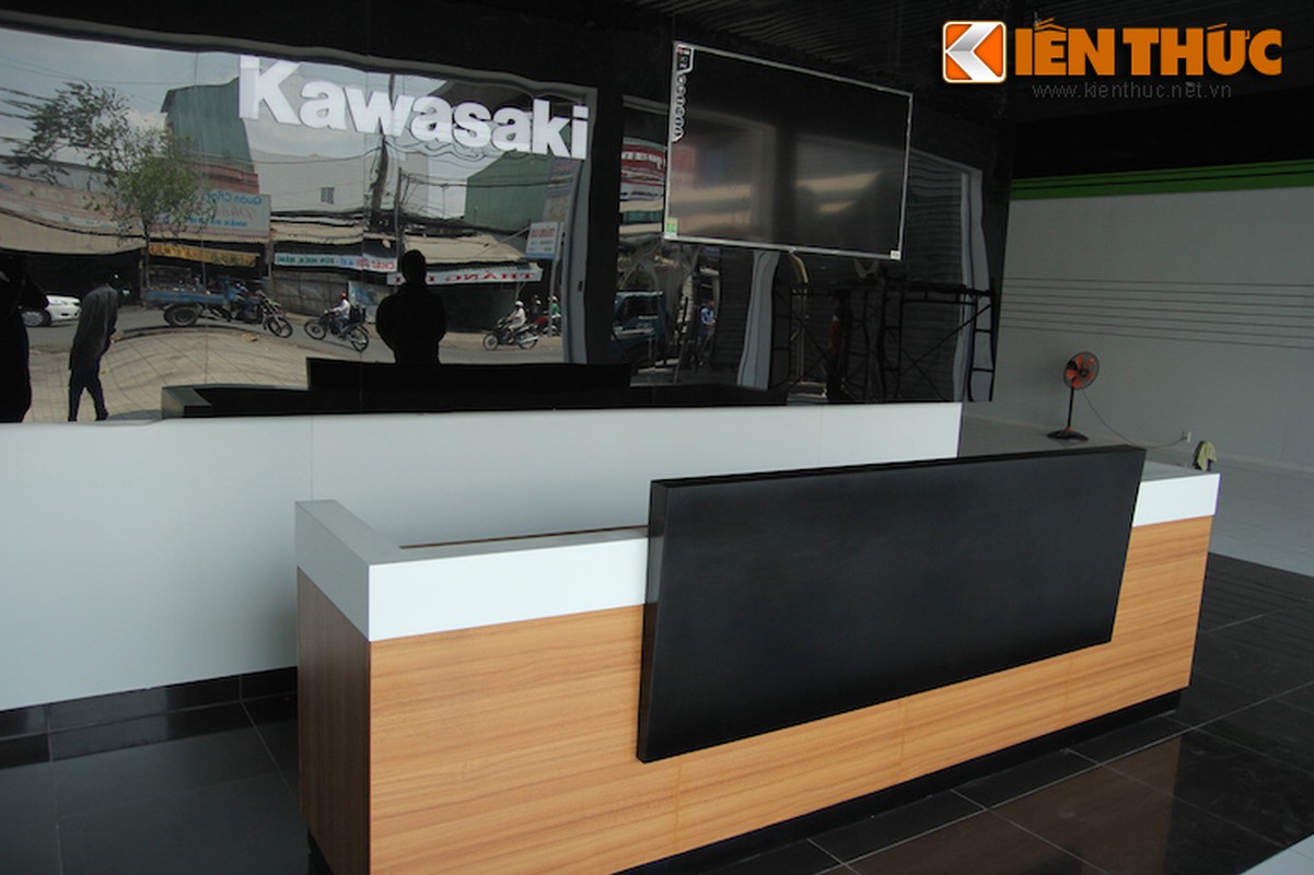 Dot nhap showroom Kawasaki chinh hang dau tien tai Viet Nam-Hinh-6