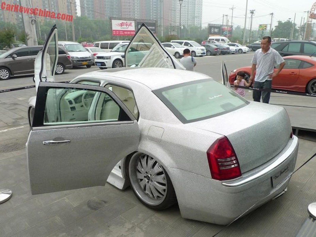 “Dau mat” voi Chrysler 300C dat tram ngan vien pha le “fake”-Hinh-11