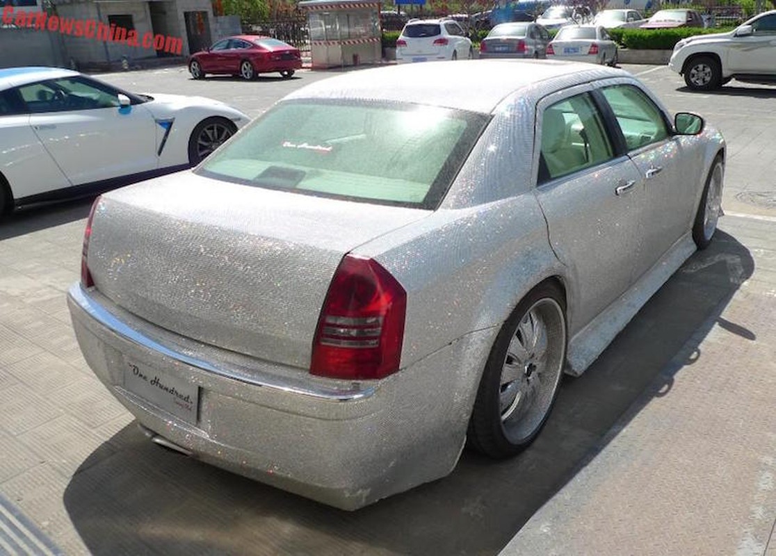 “Dau mat” voi Chrysler 300C dat tram ngan vien pha le “fake”-Hinh-4