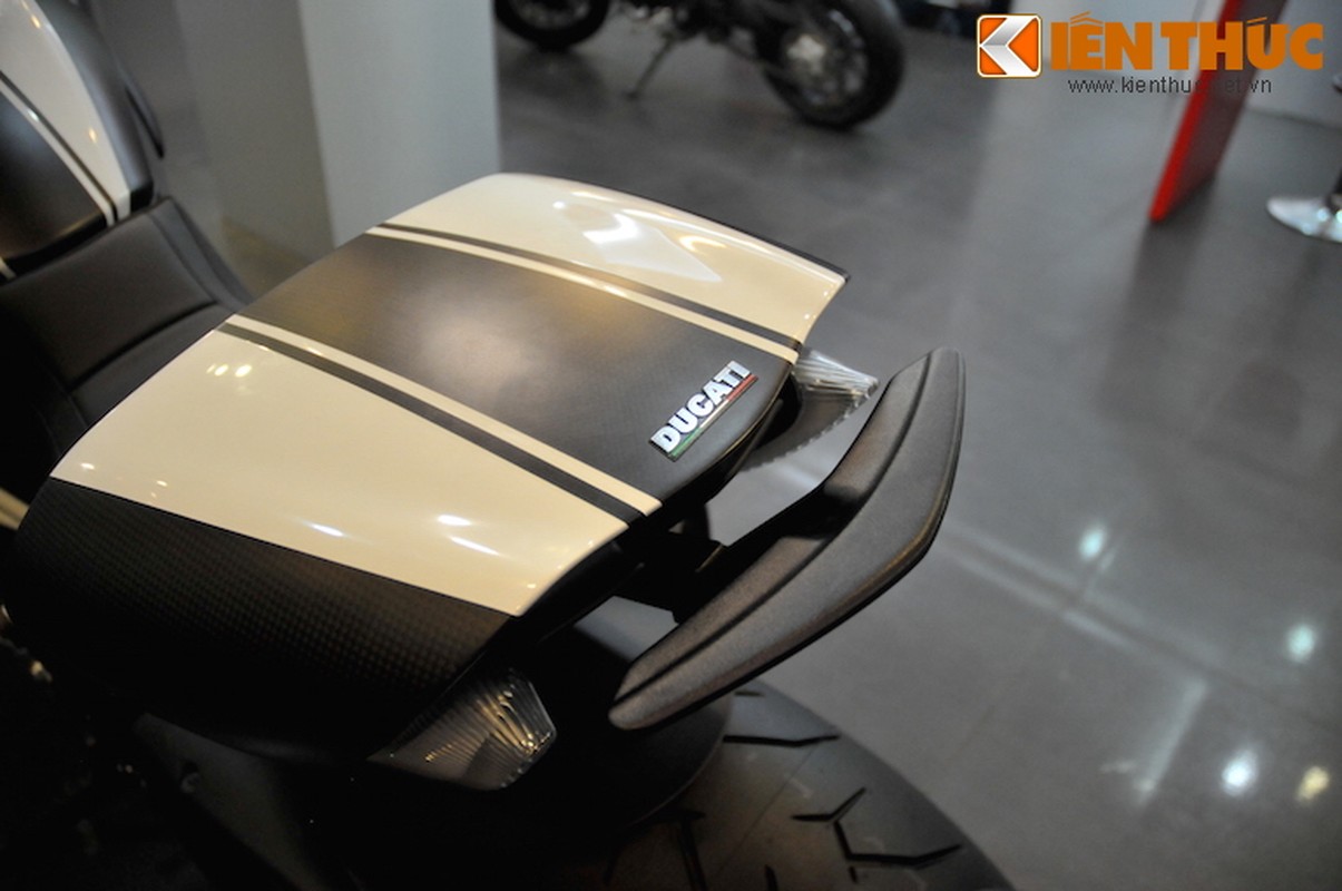 Can canh Ducati Diavel Carbon “trang khong ti vet” tai Ha Noi-Hinh-11