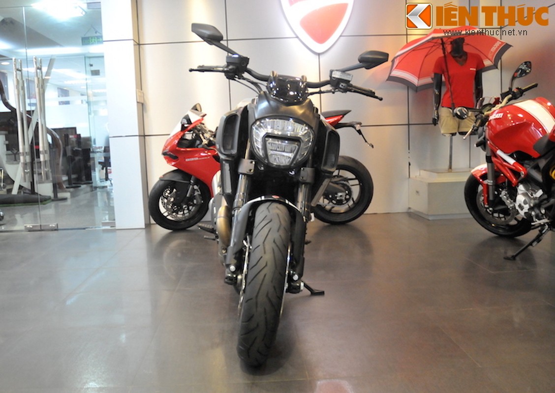 Can canh Ducati Diavel Carbon “trang khong ti vet” tai Ha Noi-Hinh-2