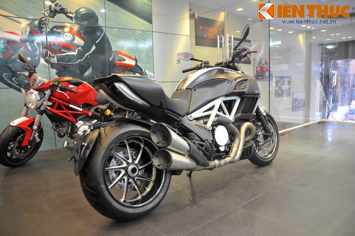 Can canh Ducati Diavel Carbon “trang khong ti vet” tai Ha Noi-Hinh-8