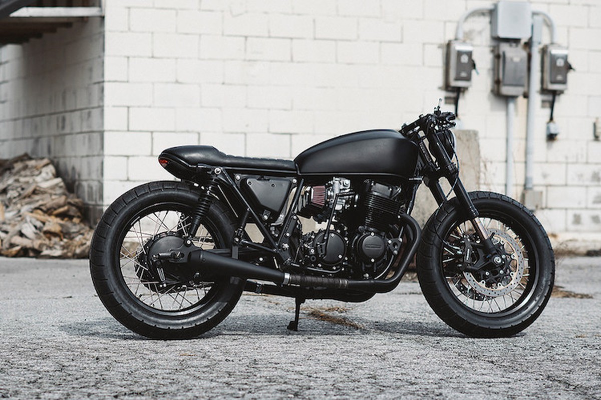 Do dong nat Honda CB750 bien hinh cafe racer 