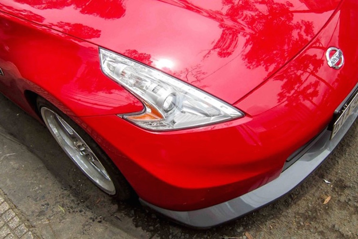 Ngam xe do Nissan 370Z ruc ro trong nang Sai Gon-Hinh-4