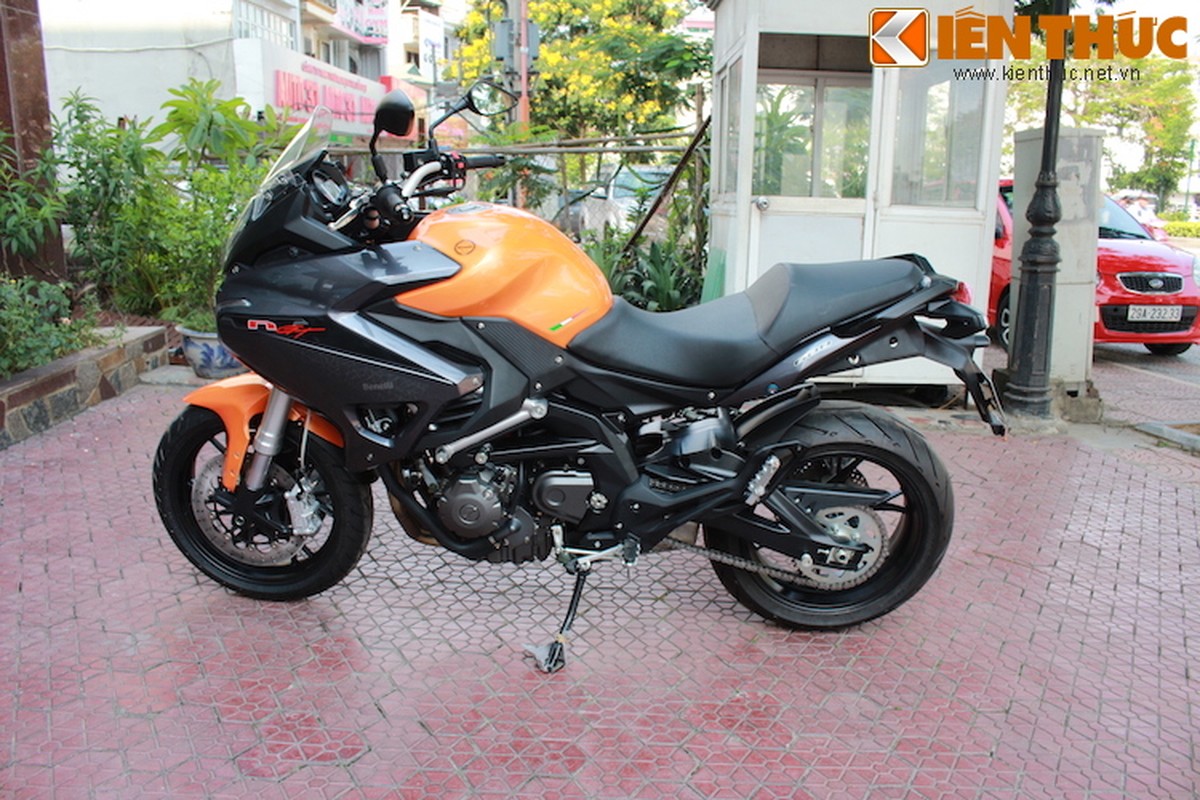 Moto Pkl Benelli TNT 600 GT dau tien tai Ha Noi-Hinh-6