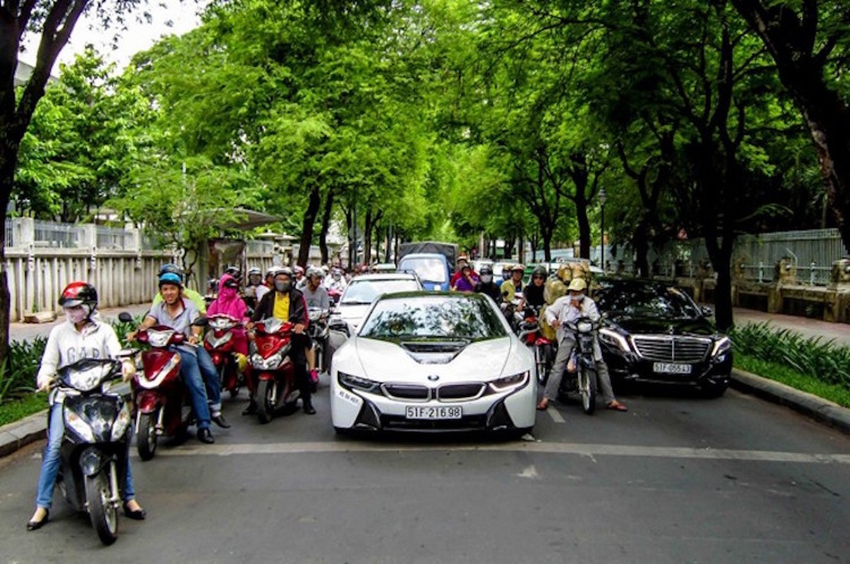 Can canh xe sang BMW i8 “bien trang” dau tien tai Viet Nam-Hinh-14