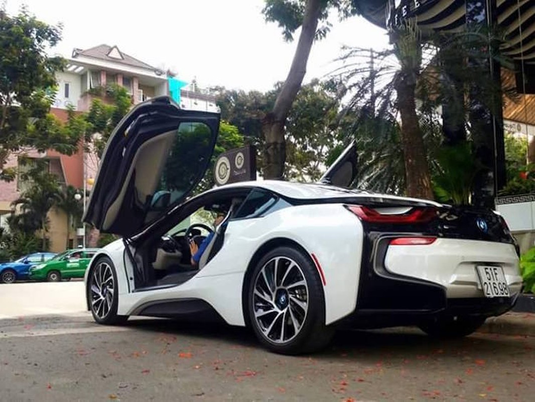 Can canh xe sang BMW i8 “bien trang” dau tien tai Viet Nam-Hinh-8