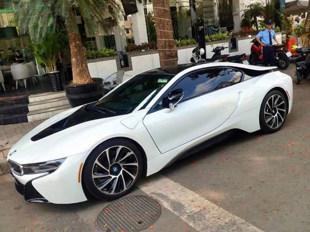 Can canh xe sang BMW i8 “bien trang” dau tien tai Viet Nam