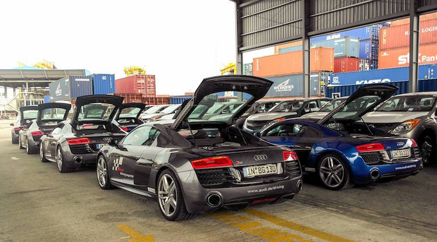 Dan sieu xe Audi R8 “ram ro, do bo” vao Viet Nam